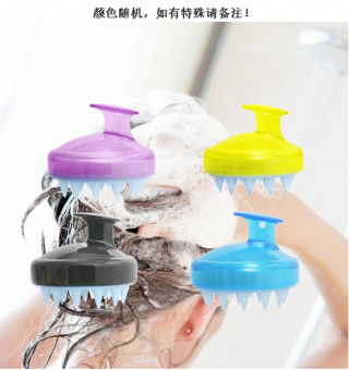 Щётка для массажа головы во время мытья волос